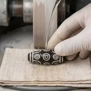 Step 11: Polishing — Everest amulet craftsmanship process