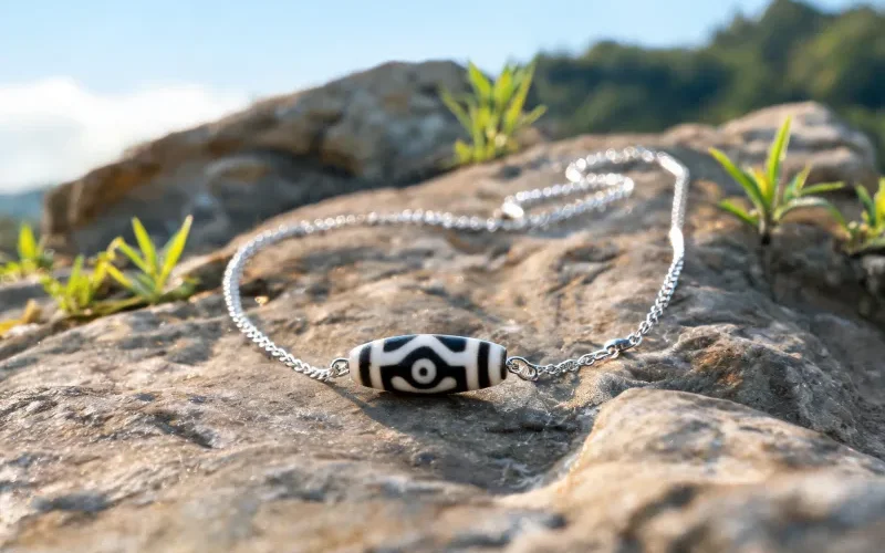 Balancing Energy Dzi Amulet Pendant Tibetan Sacred Totem Courage Crystal Necklace